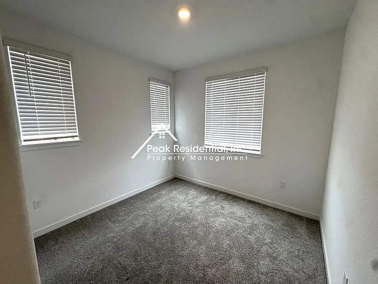 12640 Hereford Ave — Photo 10