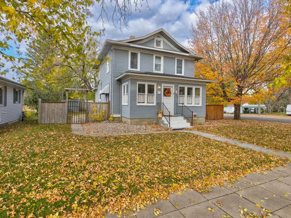 300 S Brook St, Hendricks, MN 56136