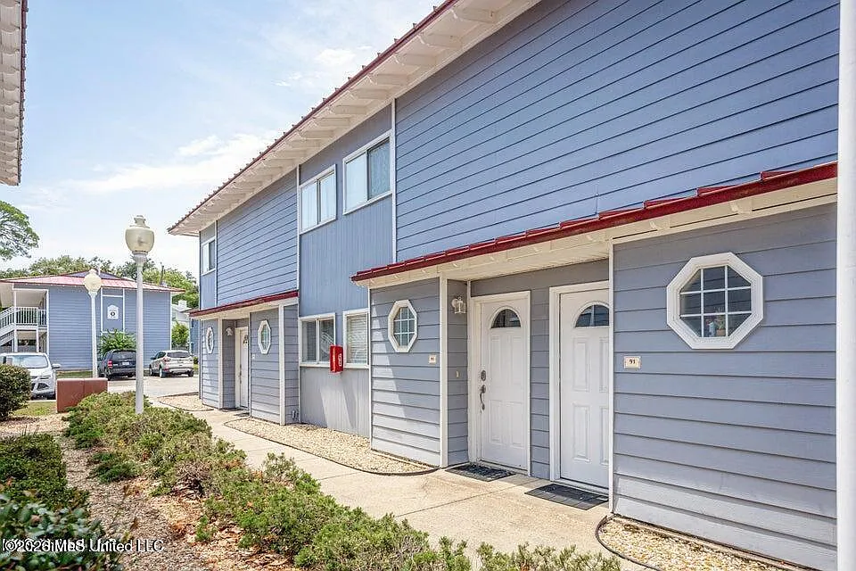 2 bed, 1.5 bath, 985 sqft, $2,100 — Photo 2