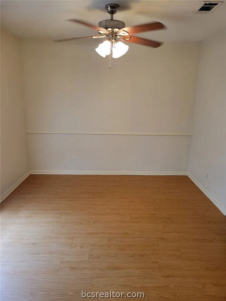 4 bed, 1990 sqft, $1,900 — Photo 4