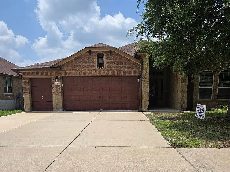 3385 Vineyard Trl — Photo 1