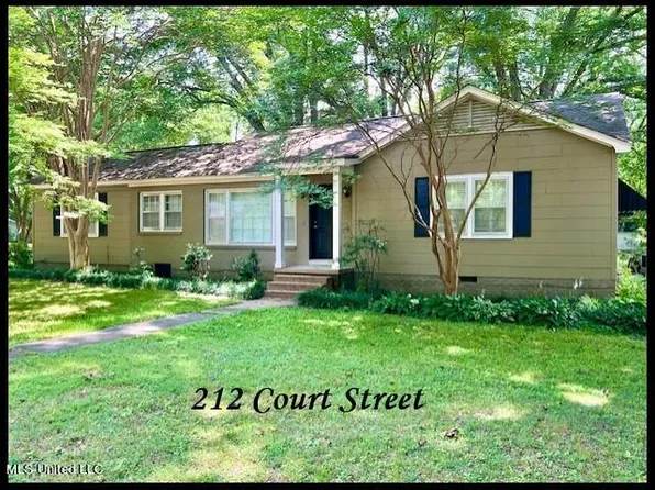 212 Court St, Batesville, MS 38606