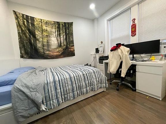 3rd image of 190 Park Dr #35