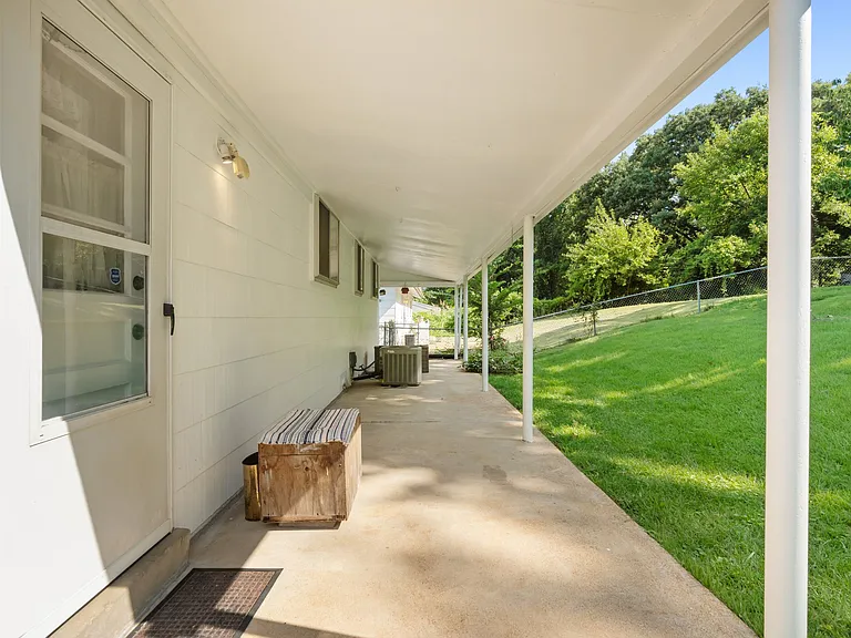 6138 Emerald Ave — Photo 17