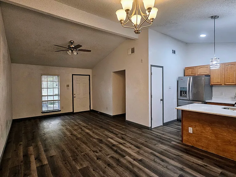 4904 Beacon Ct — Photo 14