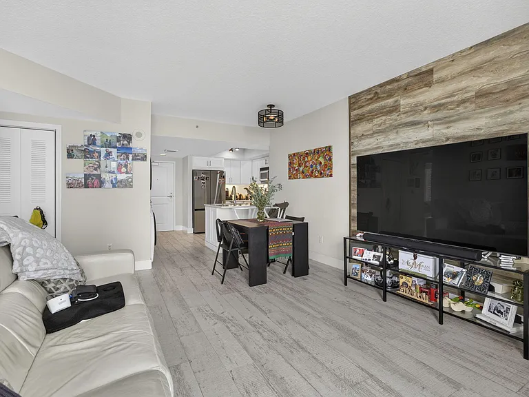 403 S Sapodilla Ave #502 — Photo 18