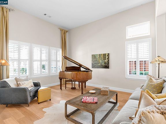 4th image of 974 Rosehedge Ct