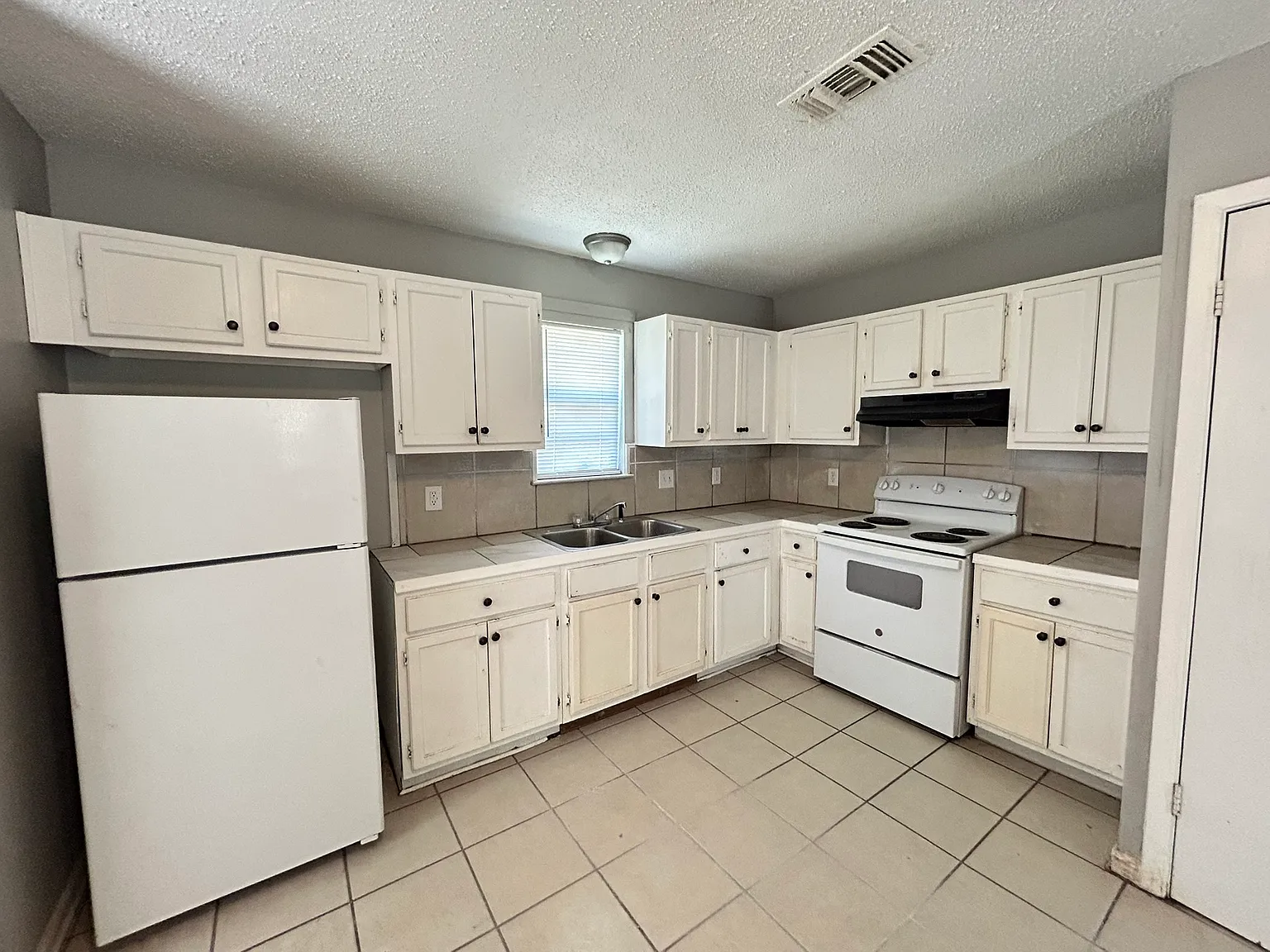 2509 S. Belair Dr. - 2509 — Photo 4