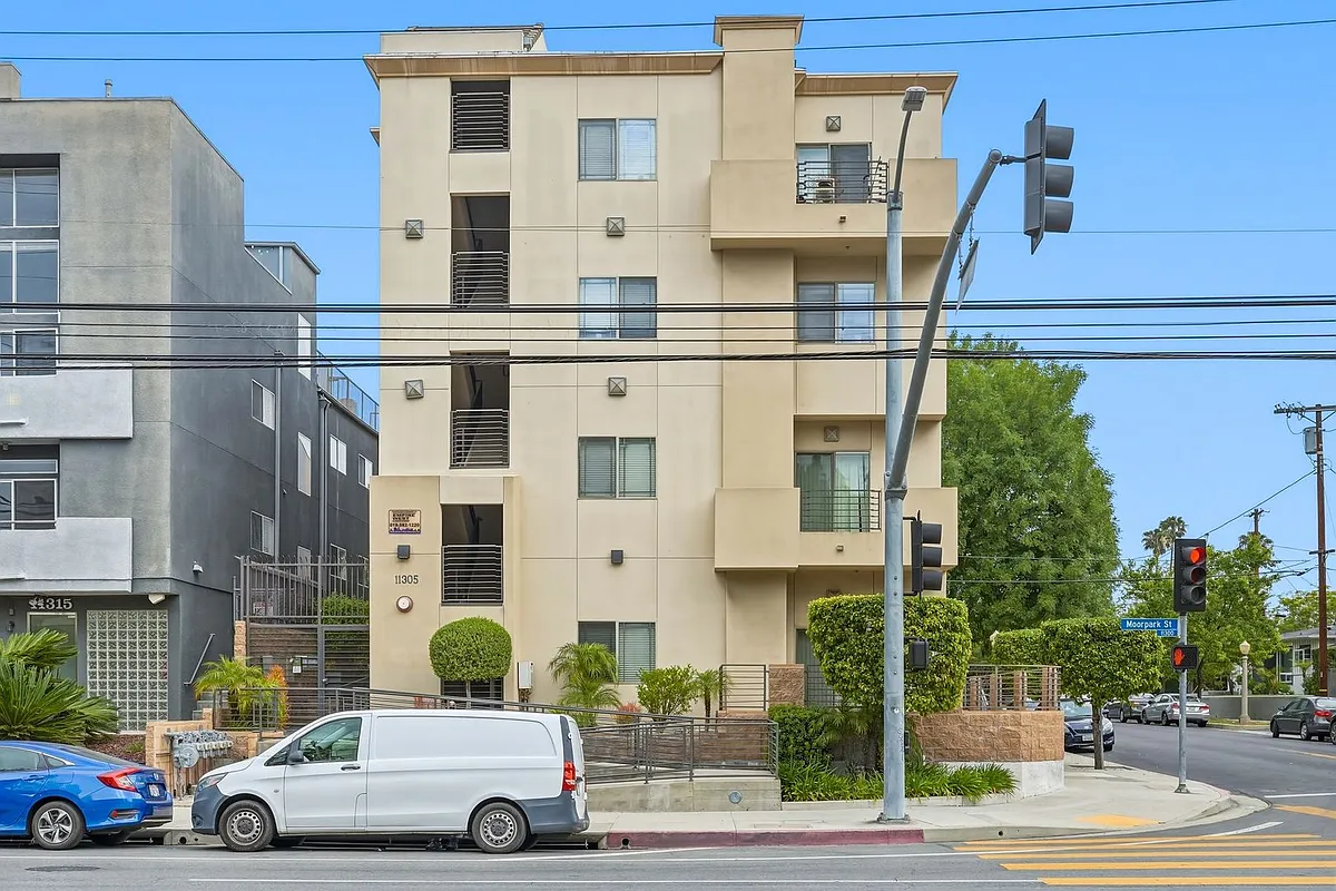Building Photo - 11305 Moorpark St