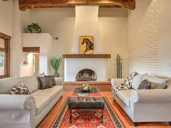 18 Rivendell Ln, Los Lunas, NM 87031