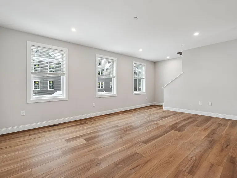 Bayberry Commons- 3 Bedroom 2.5 Bath Townhomes with 2 Car Garage — Photo 81