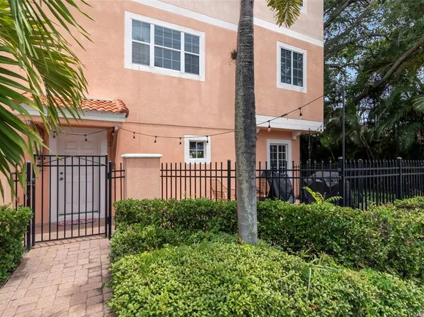 3025 W Grovewood Ct #3, Tampa, FL 33629