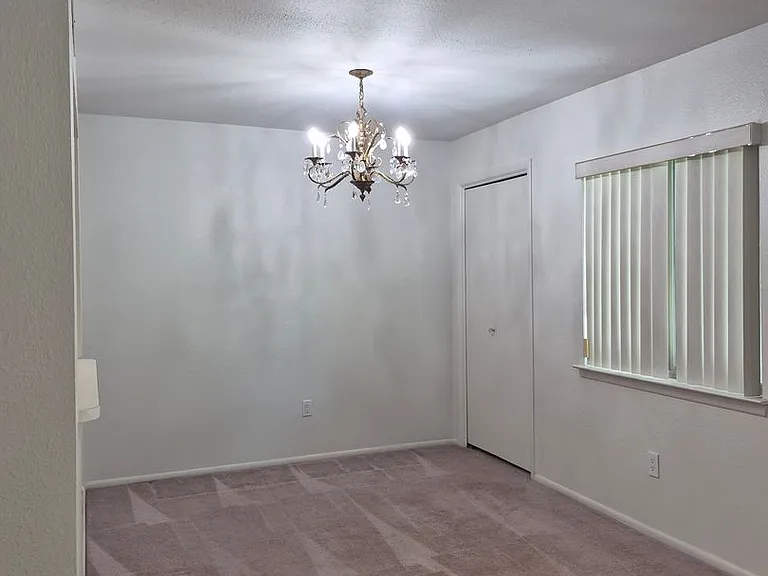 925 Country Club Dr SE #C — Photo 5