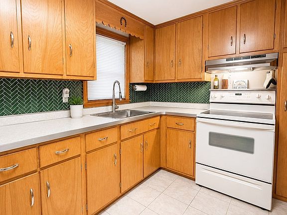 3rd image of 39 Lawnwood St