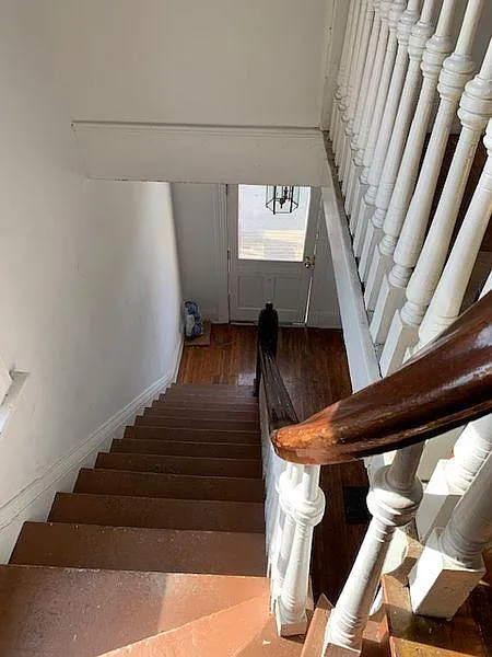 step to 2nd floor