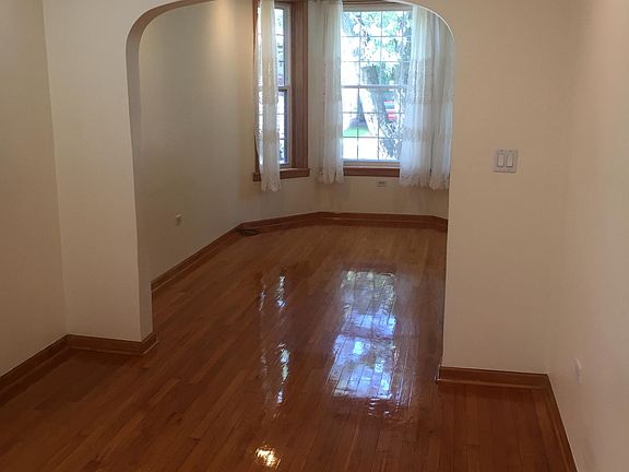 4th image of 4111 N Sacramento Ave #2