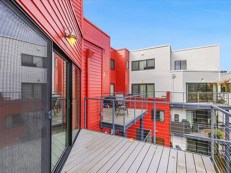 730 NW Naito Pkwy #E22 — Photo 26