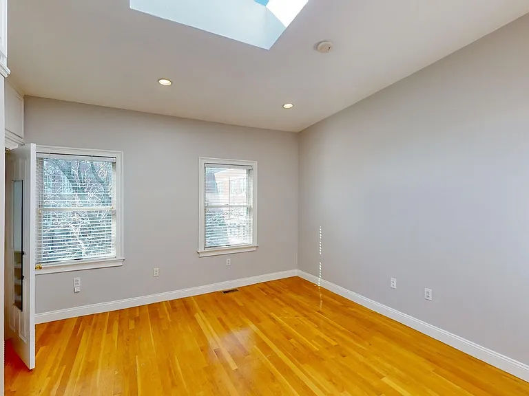 214 W 7th St #2 — Photo 17