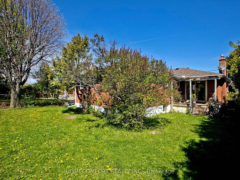 19 Oldborough Cir #SEMI BASEMENT — Photo 17
