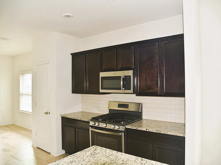 1405 Acmite Ave — Photo 11
