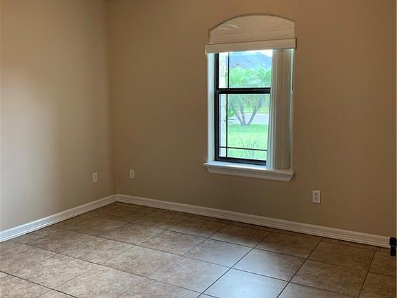 5th image of 3521 Aspen Dr