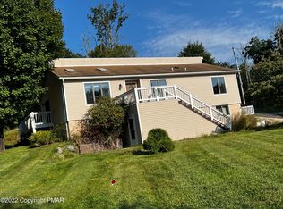 105 Jordan Ct, Bushkill, PA 18324