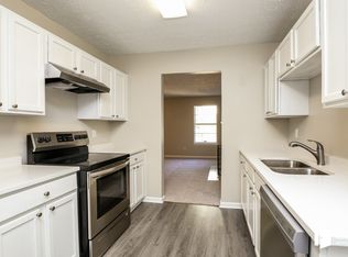 6122 Forest Knoll Dr, Flowery Branch, GA 30542