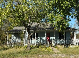 825 3rd St, Rosiclare, IL 62982