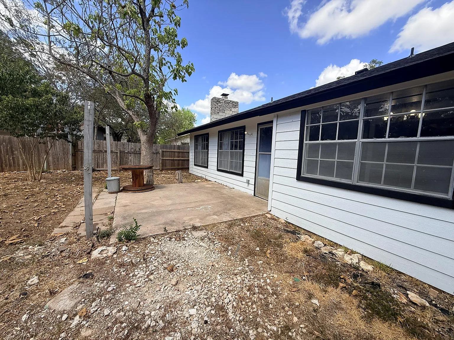 4 bed, 2.0 bath, 1398 sqft, $2,100 — Photo 4