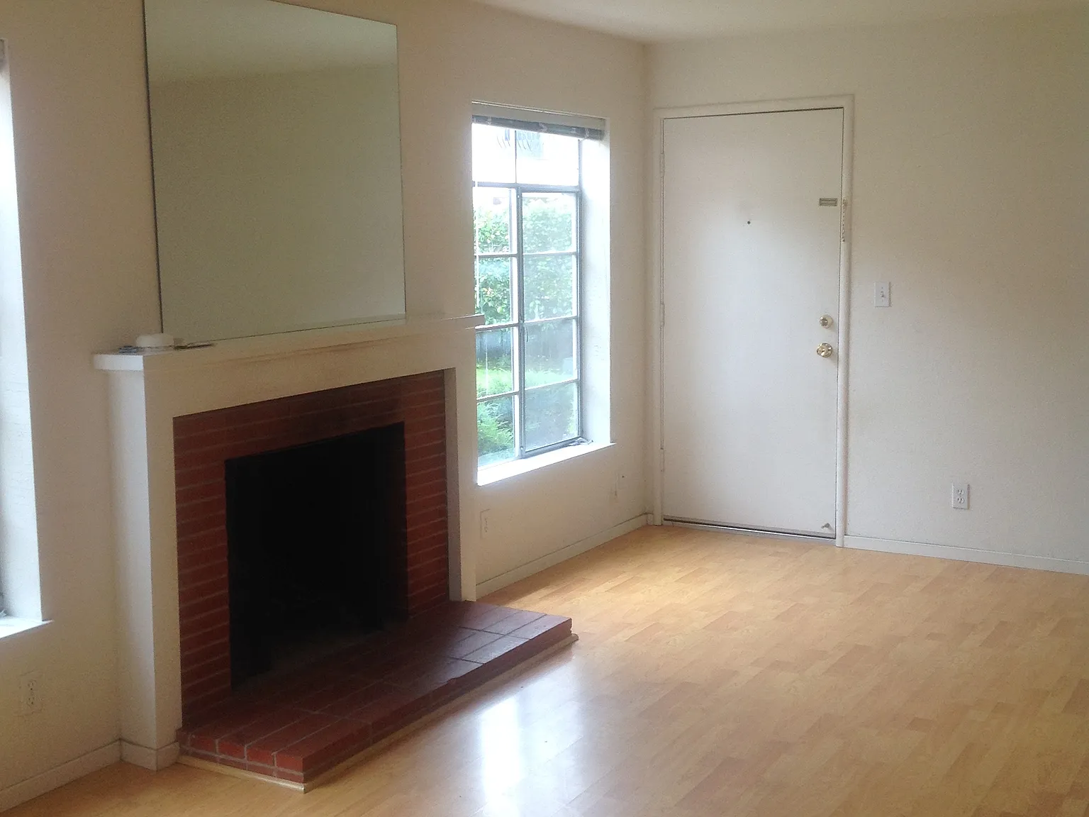 2 bed, 950 sqft, $3,400 — Photo 3
