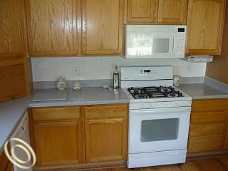 5th image of 33630 Colfax Dr