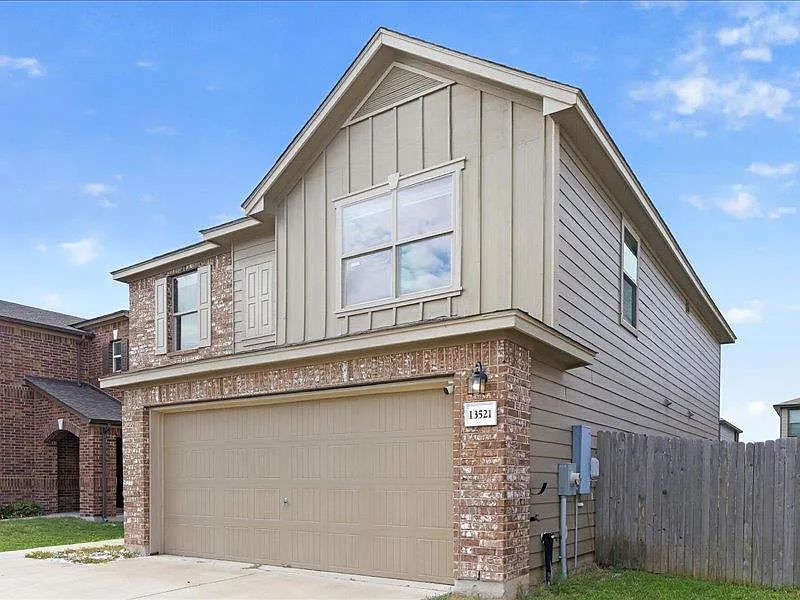 4 bed, 2.5 bath, 2101 sqft, $2,150 — Photo 4