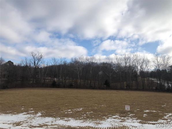 5 Holt Farms Rd, Wentzville, MO 63385
