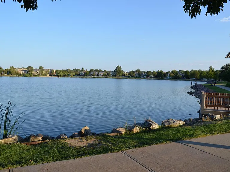Walking distance to Hunters Glen Lake