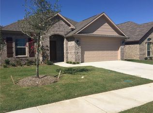 1803 Silver Oaks Dr, Gainesville, TX 76240