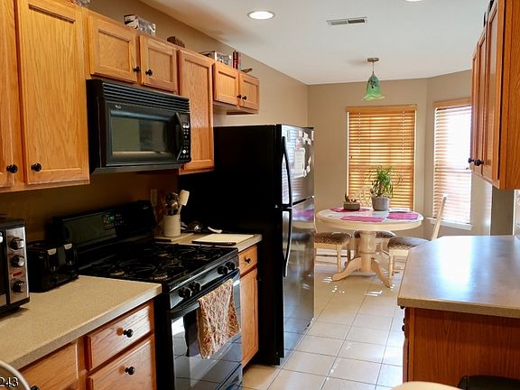 2nd image of 32 Lakeview Dr #2211