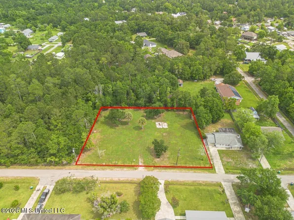 1020 Shipp St, Waveland, MS 39576