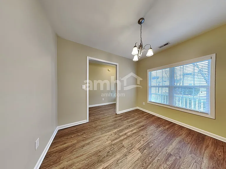 1414 Southgate Dr — Photo 7