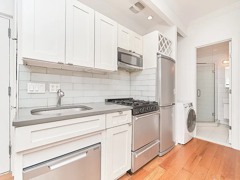 325 E 83rd St #3B — Photo 2