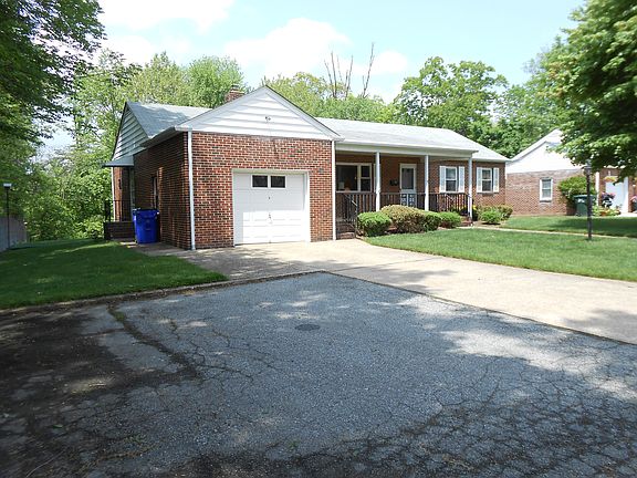 Garage w/Indoor Entrance, lots of Extra Parking