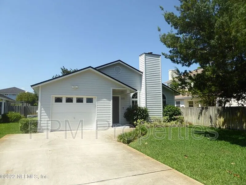 3 bed, 2.0 bath, 1300 sqft, $2,950 — Photo 2