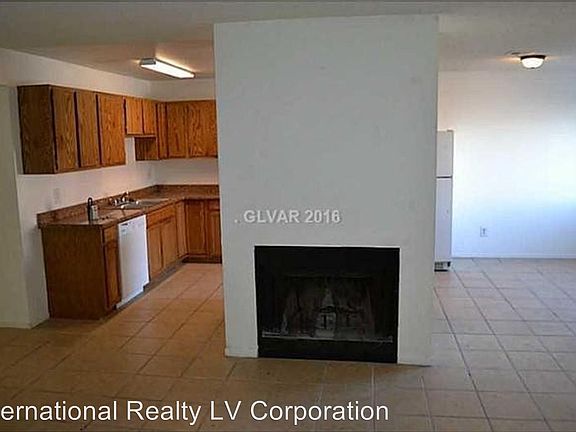 3rd image of 6217 Yerba Ln APT B