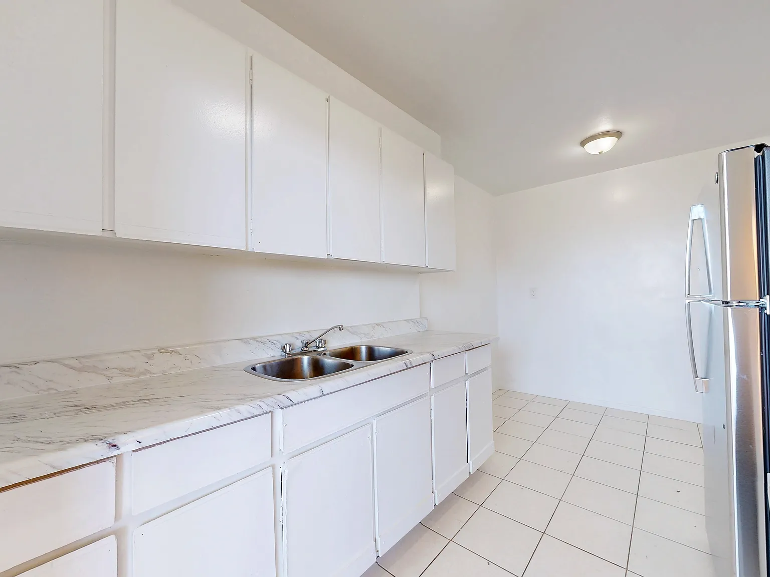 100 York Gate Blvd - Balmoral Estates — Photo 4