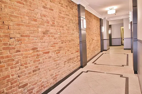 Rented by Mossanen Group | media 21