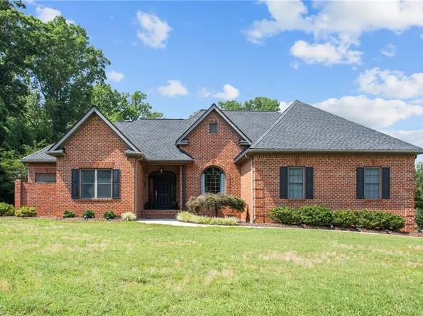 312 Heather Ridge Ct, Greensboro, NC 27455