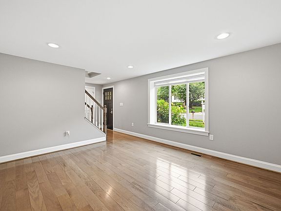 3rd image of 8474 Ararat Ct