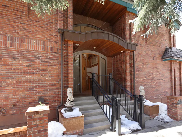 421 S West End St — Photo 43