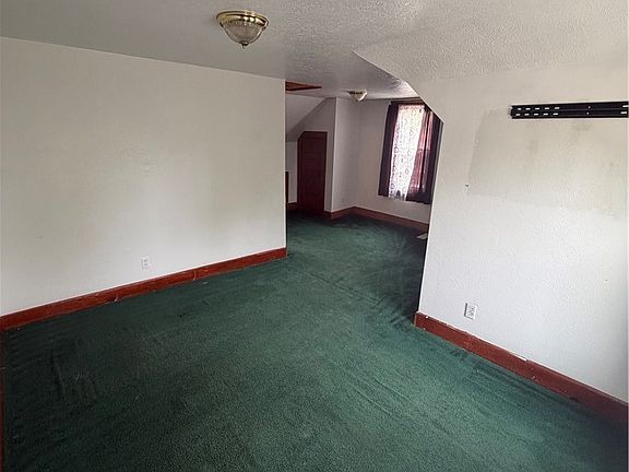 5th image of 1070 Parkside Rd