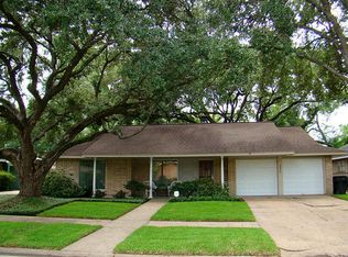 8826 Robindell Dr, Houston, TX 77074