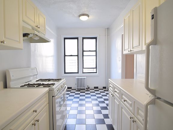 3rd image of 2175 Cedar Ave #11C